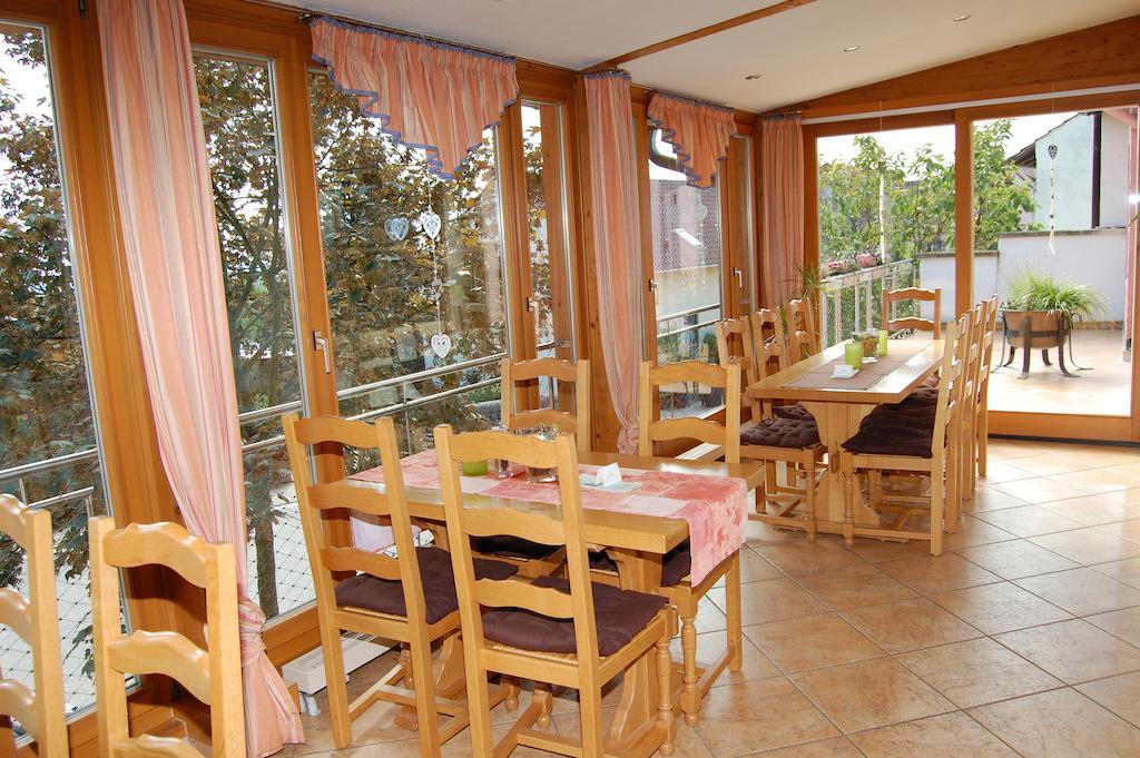 Landgasthof Jaegerstuebchen Neustadt an der Weinstraße Buitenkant foto